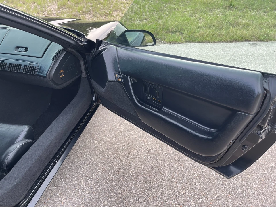 1991 Chevrolet Corvette C4 - Image 24 of 28