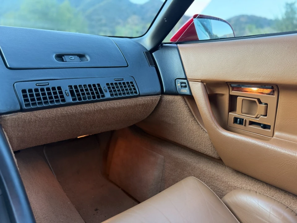 1991 Chevrolet Corvette C4 - Image 14 of 31