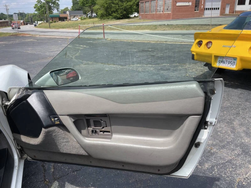 1991 Chevrolet Corvette C4 - Image 21 of 24