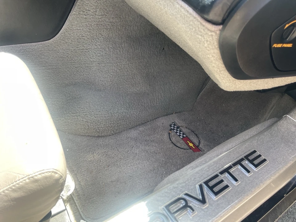1991 Chevrolet Corvette - Image 10 of 15