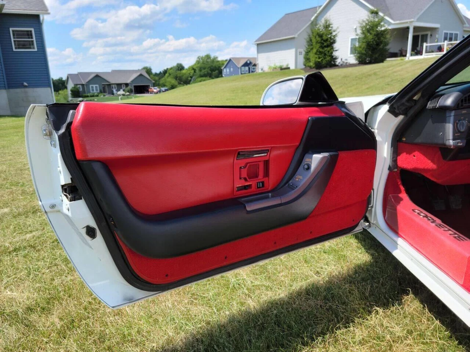 1991 Chevrolet Corvette C4 - Image 12 of 19