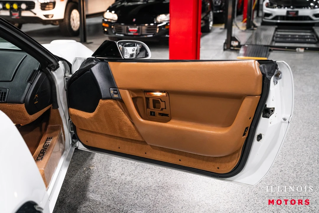 1991 Chevrolet Corvette C4 - Image 24 of 31