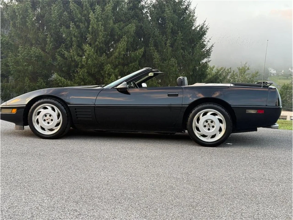 1991 Chevrolet Corvette C4 - Image 16 of 31