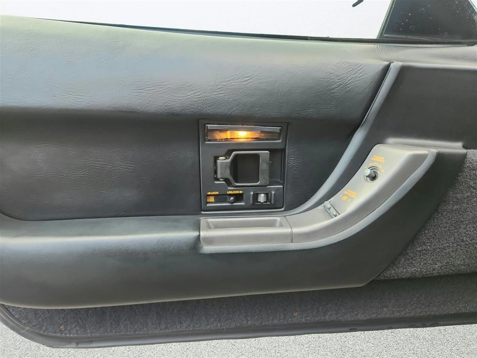 1991 Chevrolet Corvette C4 - Image 16 of 19