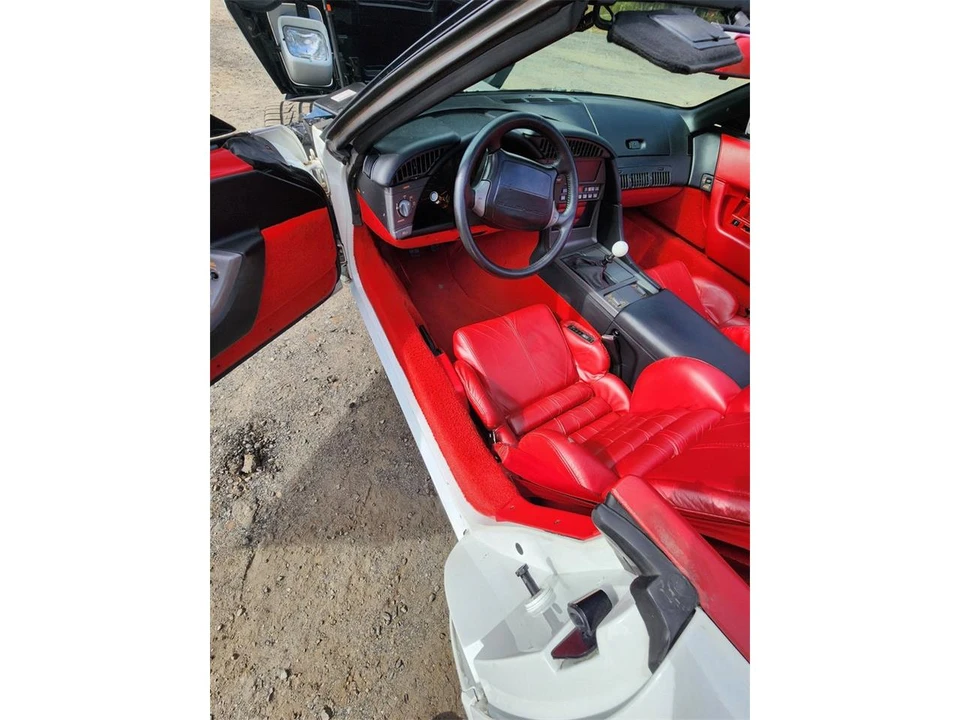 1991 Chevrolet Corvette C4 - Image 25 of 31