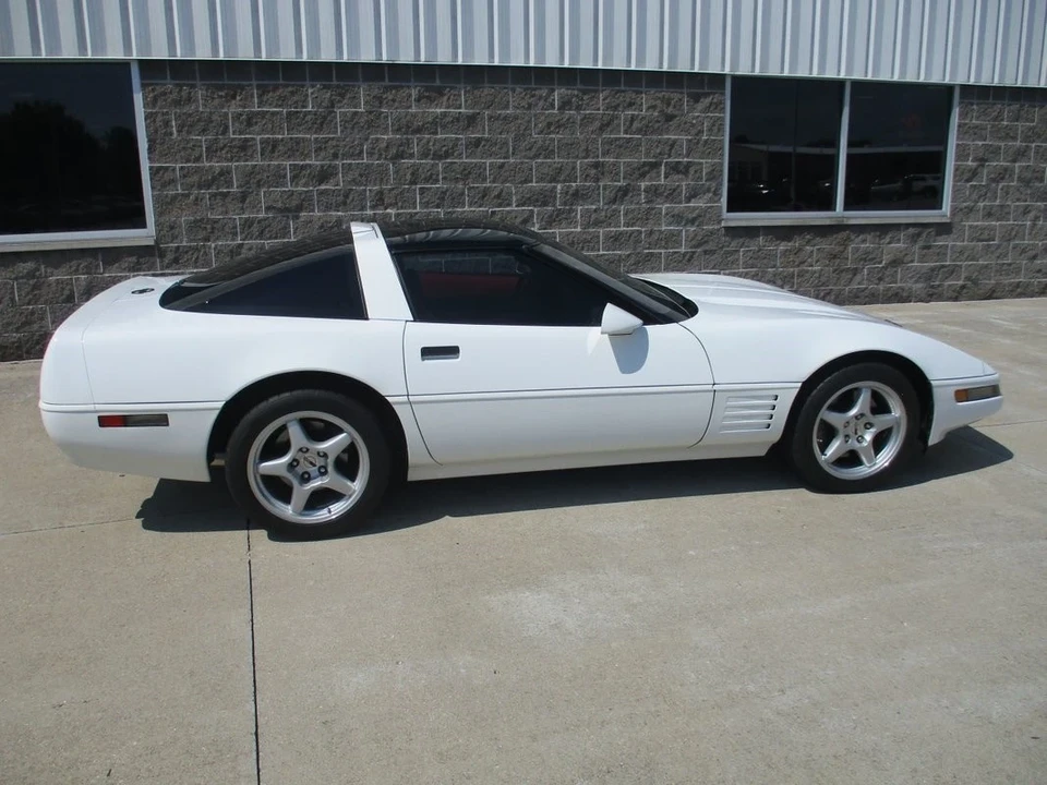 1991 Chevrolet Corvette C4 - Image 8 of 12
