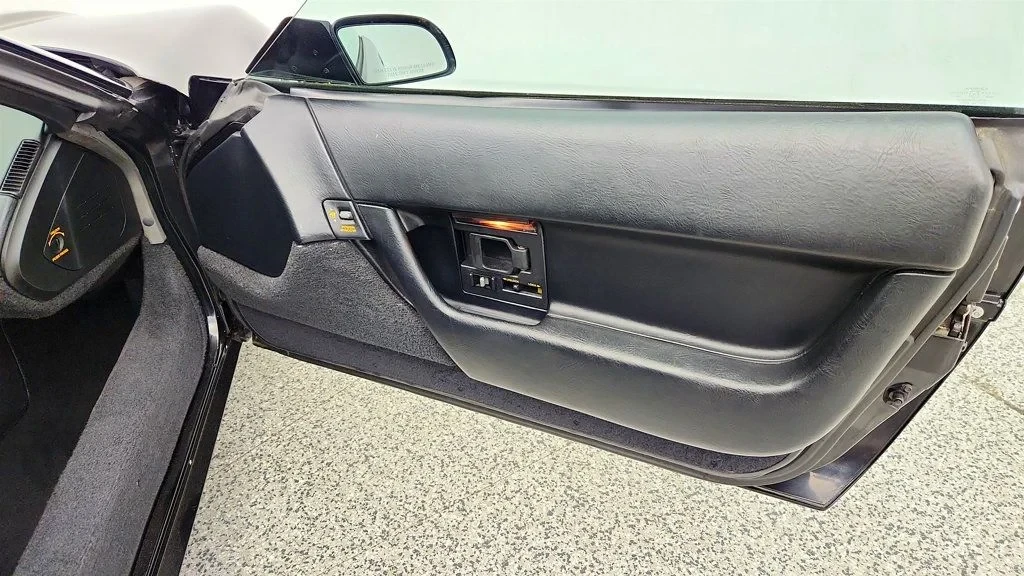 1991 Chevrolet Corvette C4 - Image 25 of 26