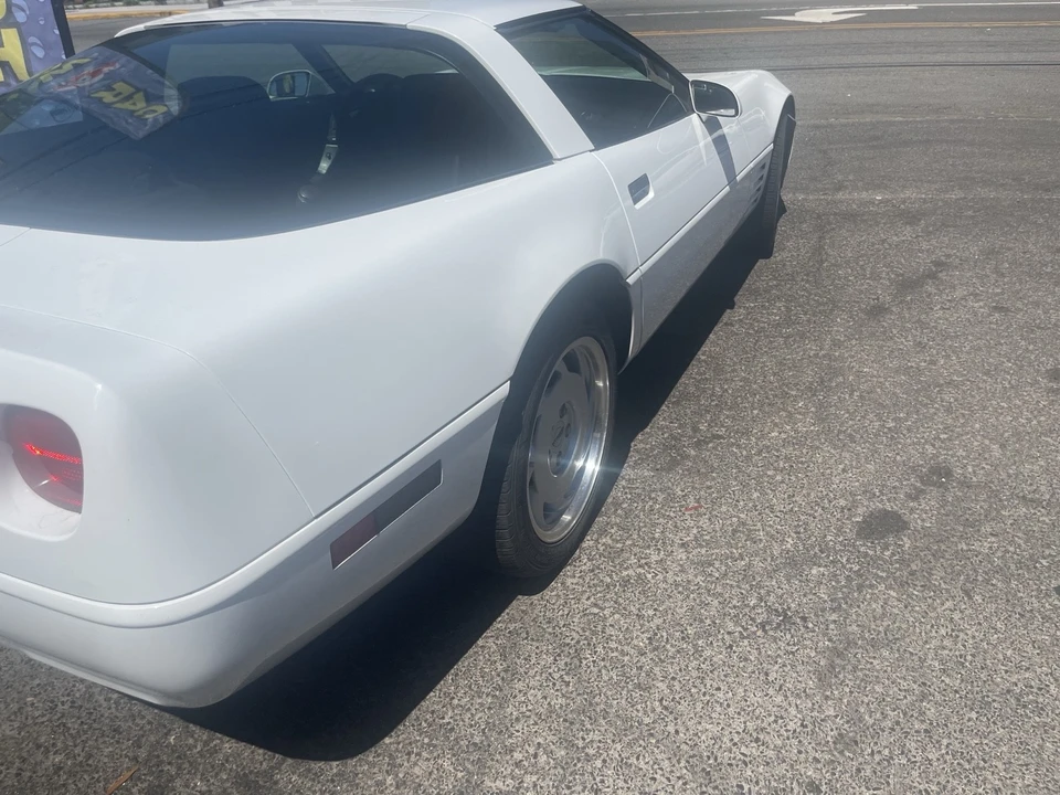 1991 Chevrolet Corvette C4 - Image 16 of 22