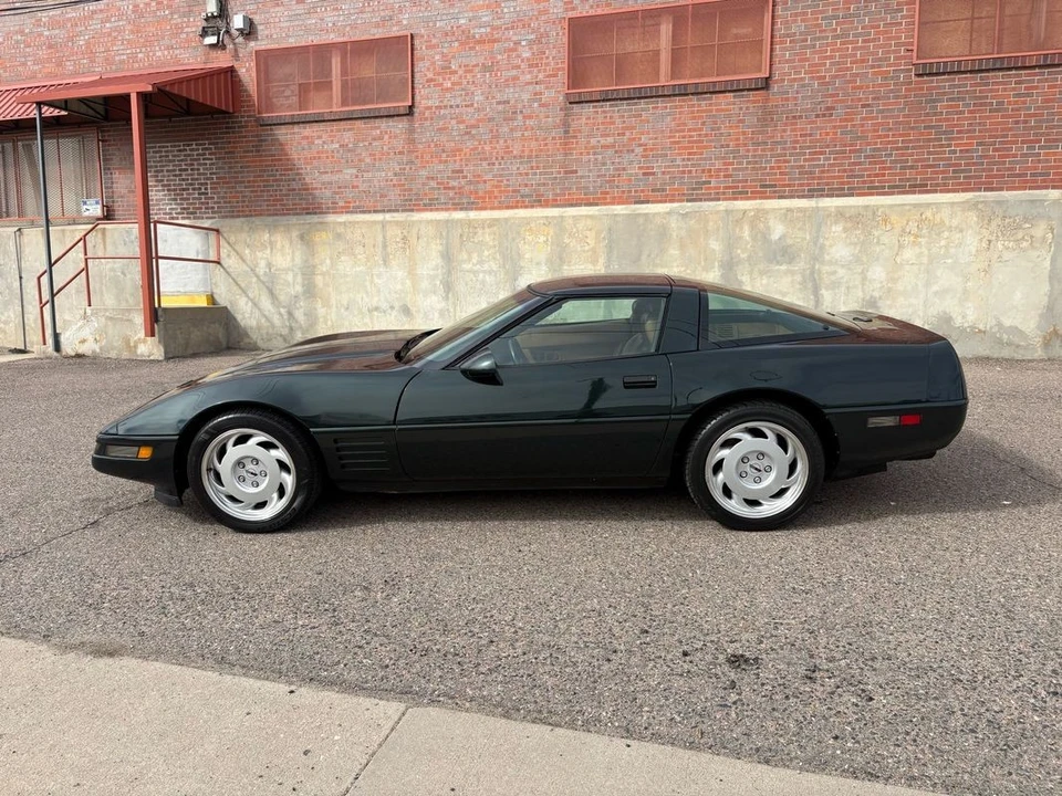 1991 Chevrolet Corvette C4 - Image 2 of 31