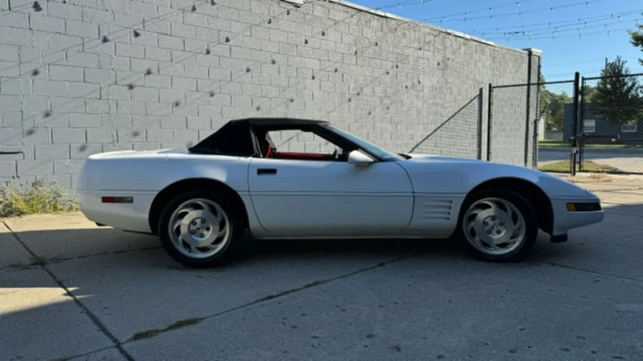 1991 Chevrolet Corvette C4 - Image 6 of 16