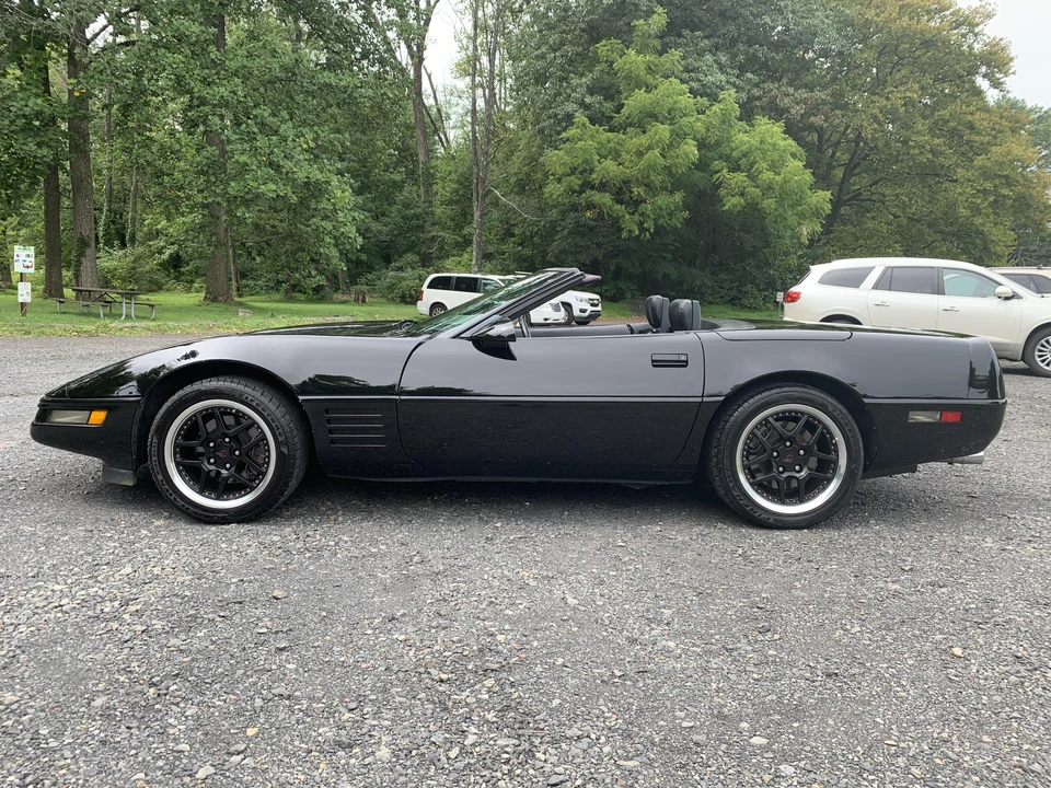 1991 Chevrolet Corvette C4 - Image 2 of 31