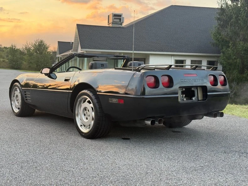 1991 Chevrolet Corvette C4 - Image 16 of 31