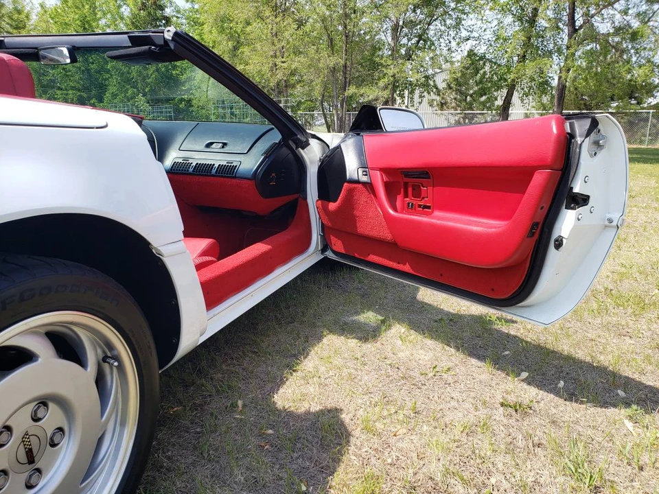 1991 Chevrolet Corvette C4 - Image 19 of 24
