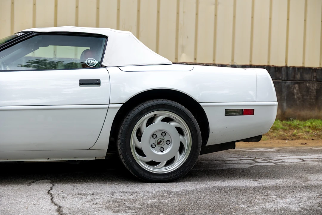 1991 Chevrolet Corvette C4 - Image 16 of 31
