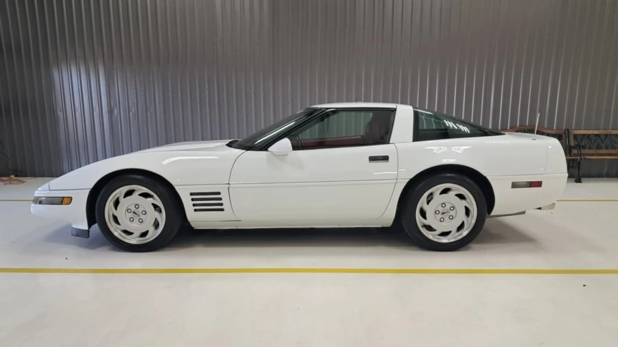 1991 Chevrolet Corvette C4 - Image 2 of 18