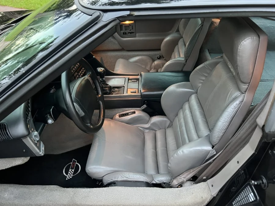 1991 Chevrolet Corvette C4 - Image 25 of 31