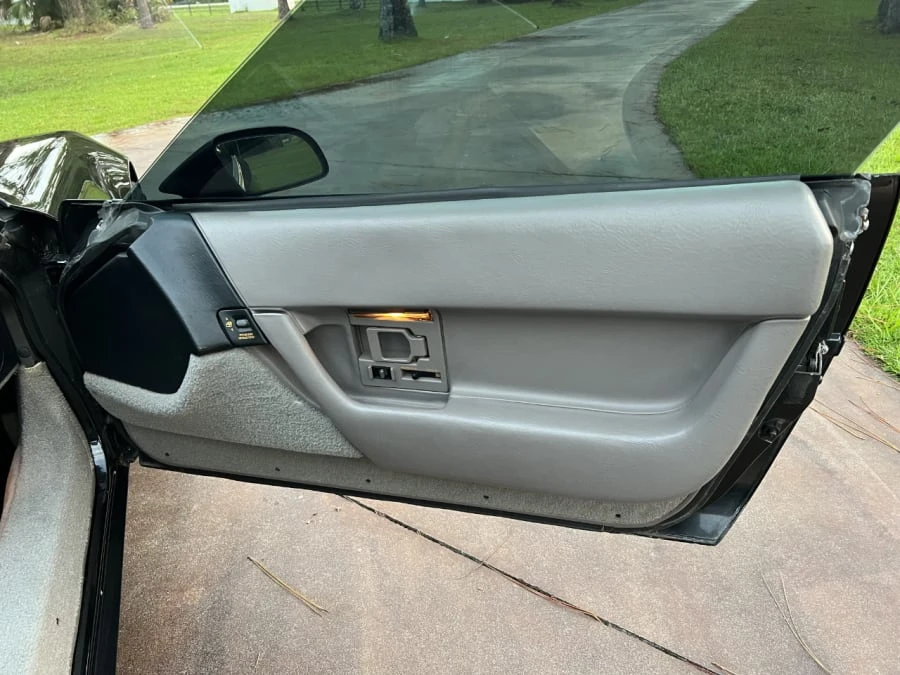 1991 Chevrolet Corvette C4 - Image 30 of 31
