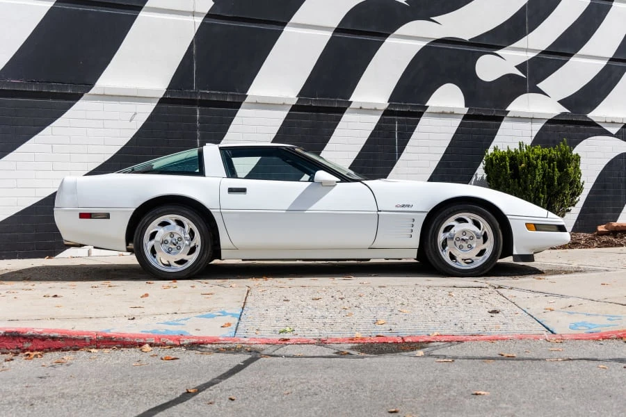 1991 Chevrolet Corvette C4 ZR1 - Image 13 of 18