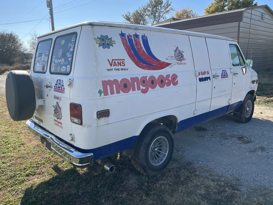 1991 Chevrolet G-Series Van - Image 3 of 16
