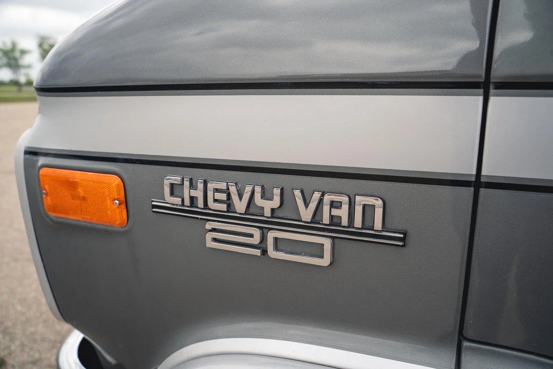 1991 Chevrolet G-Series Van - Image 28 of 31