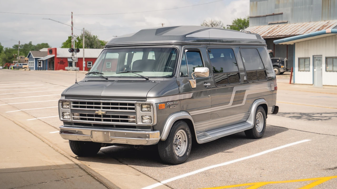 1991 Chevrolet G-Series Van - Image 6 of 31