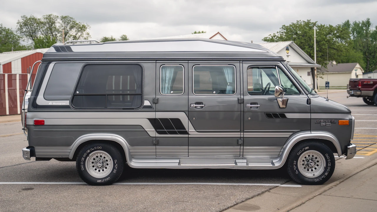 1991 Chevrolet G-Series Van - Image 12 of 31