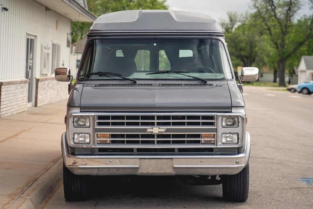 1991 Chevrolet G-Series Van - Image 2 of 31