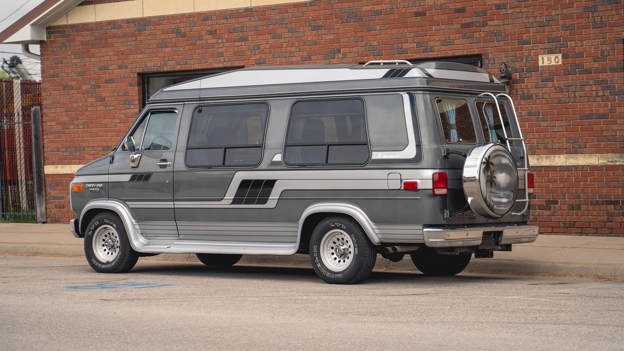 1991 Chevrolet G-Series Van - Image 9 of 31