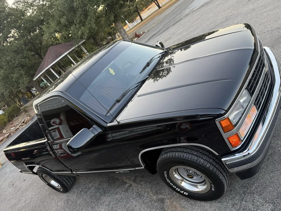 1991 Chevrolet C/K 4th Gen - Image 2 of 31