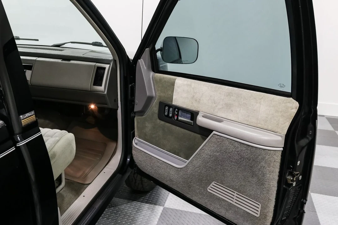 1991 Chevrolet C/K 4th Gen - Image 15 of 21