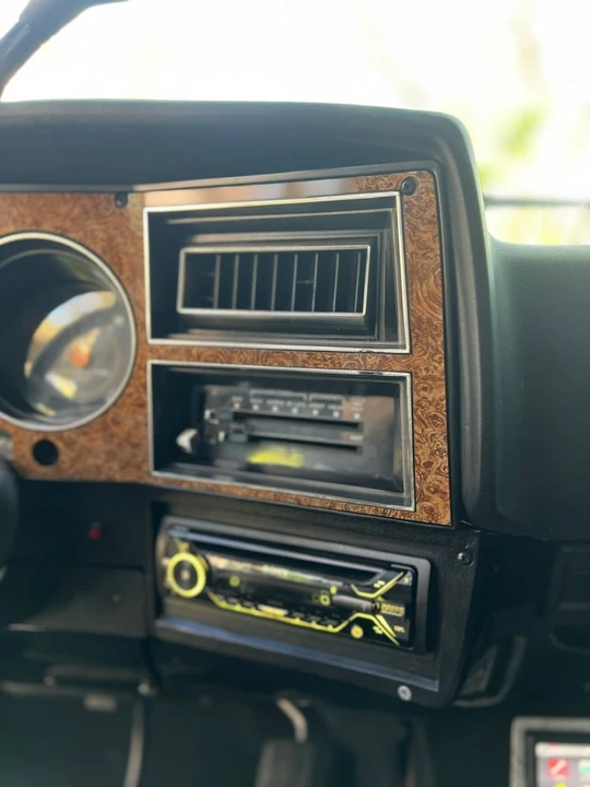 1991 Chevrolet K5 Blazer 2nd Gen - Image 17 of 23