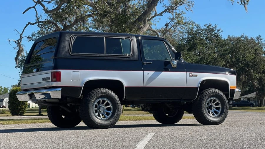 1991 Chevrolet K5 Blazer 2nd Gen - Image 11 of 23