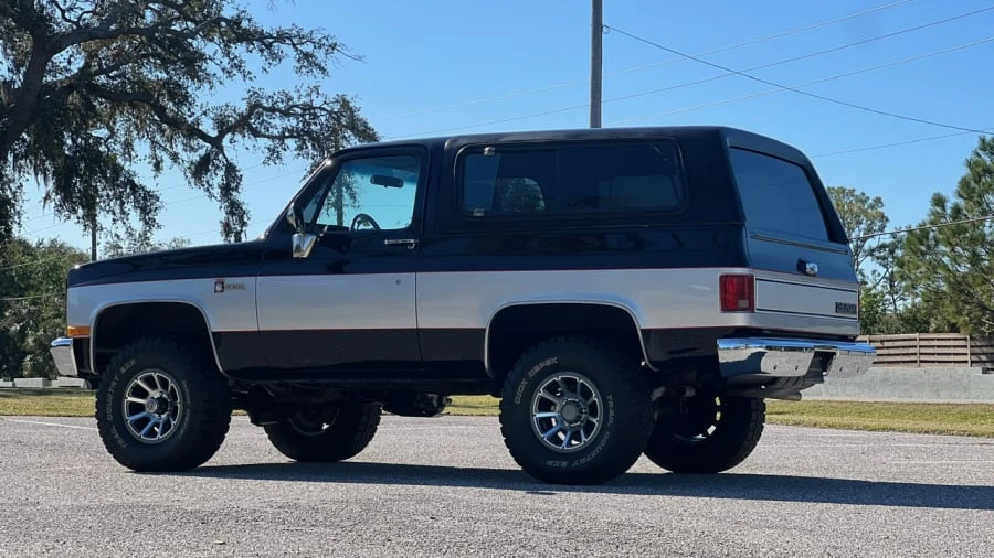 1991 Chevrolet K5 Blazer 2nd Gen - Image 9 of 23