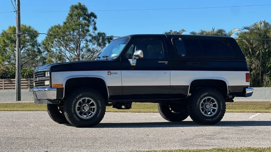 1991 Chevrolet K5 Blazer 2nd Gen - Image 7 of 23