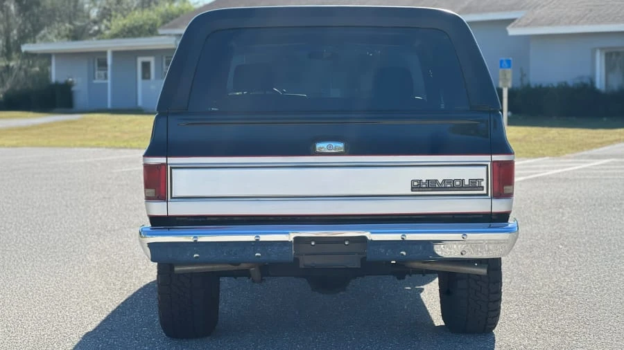 1991 Chevrolet K5 Blazer 2nd Gen - Image 5 of 23