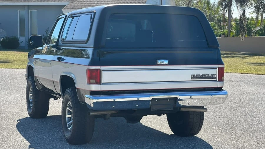 1991 Chevrolet K5 Blazer 2nd Gen - Image 10 of 23