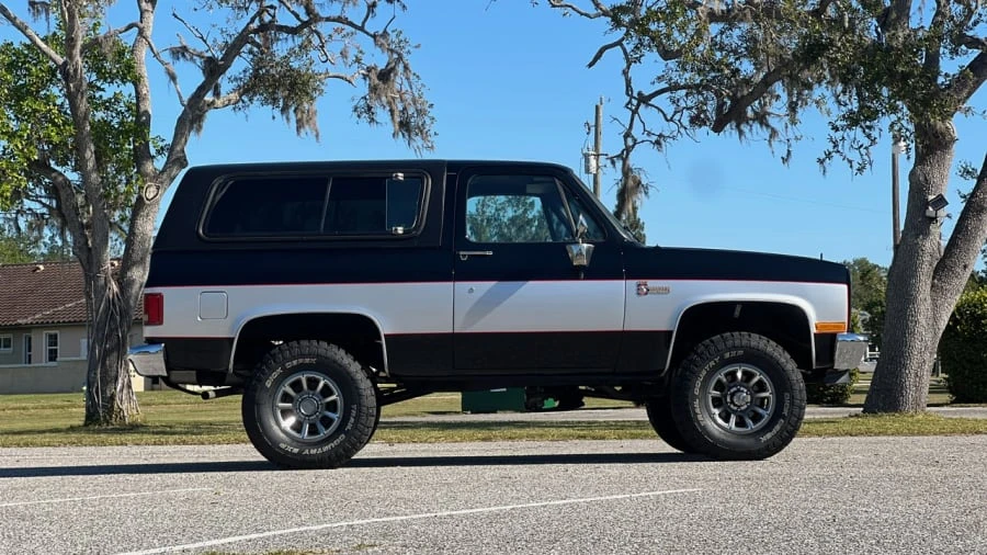 1991 Chevrolet K5 Blazer 2nd Gen - Image 12 of 23