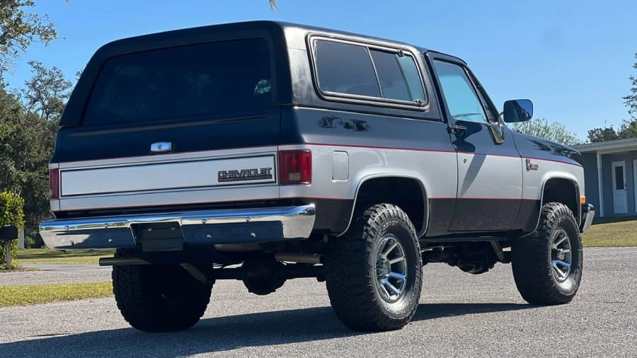 1991 Chevrolet K5 Blazer 2nd Gen - Image 3 of 23