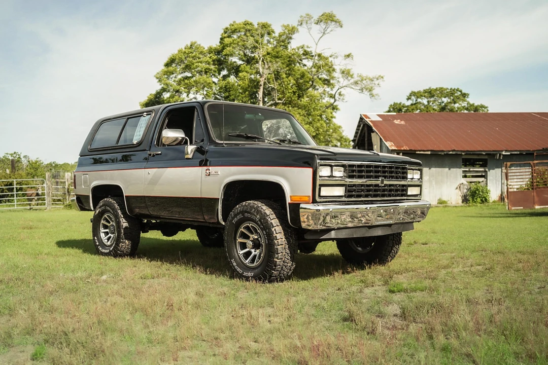 1991 Chevrolet K5 Blazer 2nd Gen - Image 15 of 31