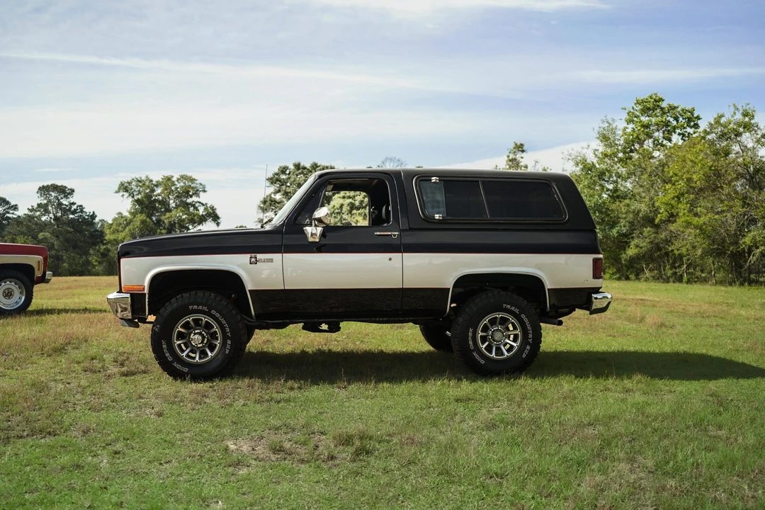 1991 Chevrolet K5 Blazer 2nd Gen - Image 4 of 31