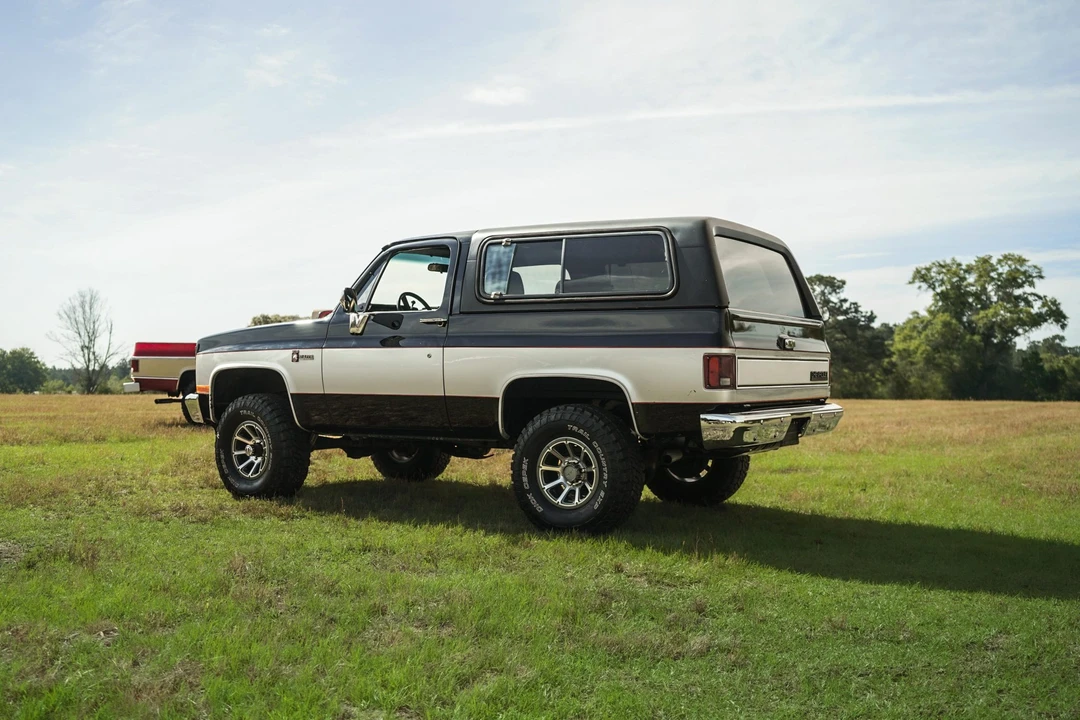 1991 Chevrolet K5 Blazer 2nd Gen - Image 5 of 31