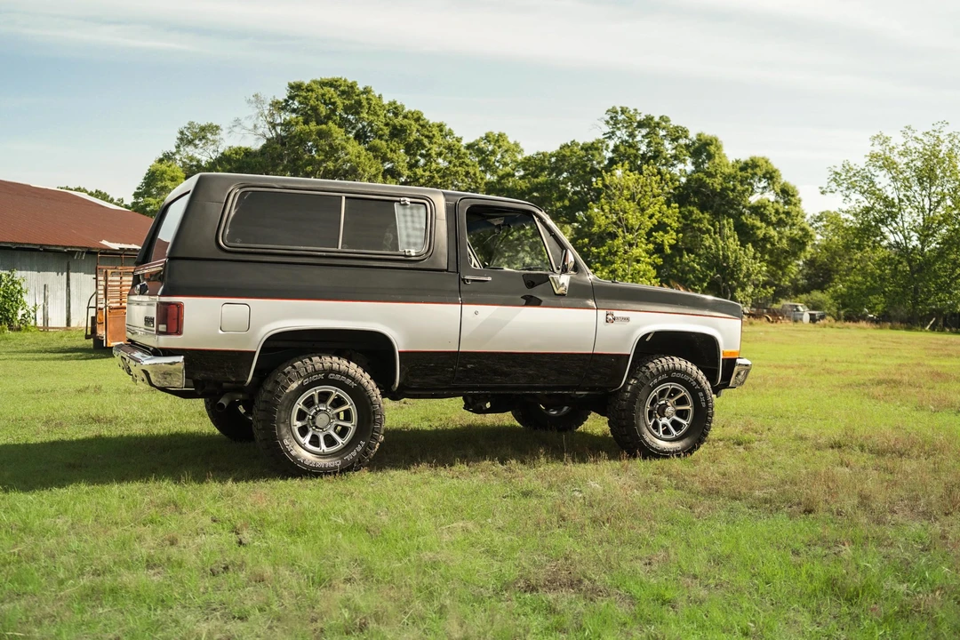 1991 Chevrolet K5 Blazer 2nd Gen - Image 11 of 31