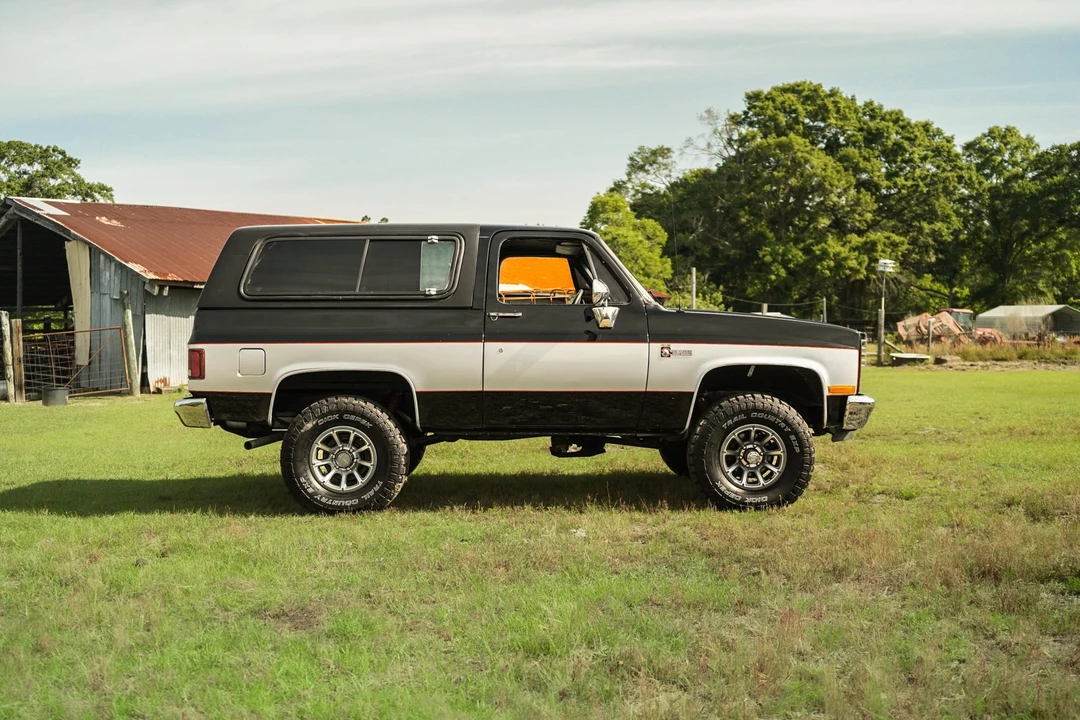 1991 Chevrolet K5 Blazer 2nd Gen - Image 12 of 31