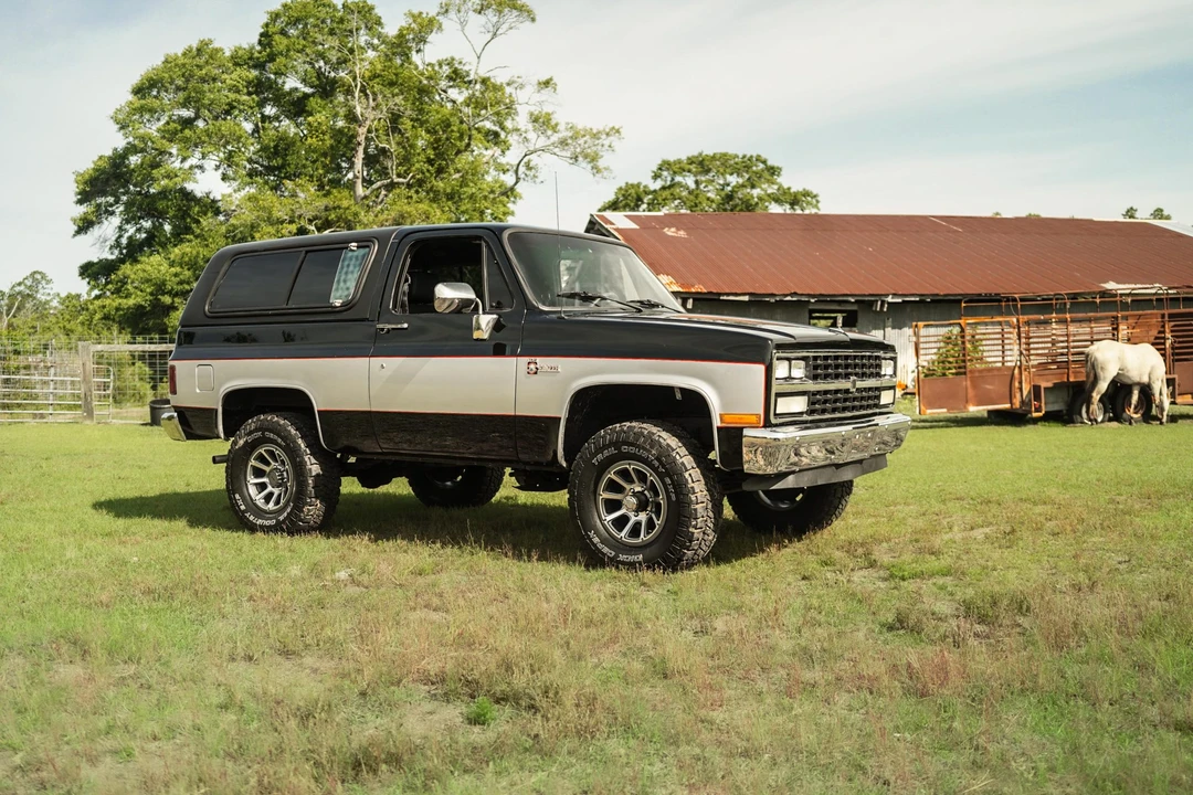 1991 Chevrolet K5 Blazer 2nd Gen - Image 13 of 31