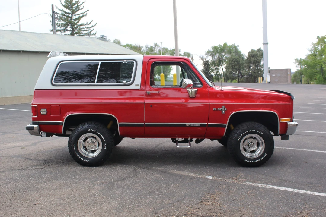 1991 Chevrolet K5 Blazer 2nd Gen - Image 12 of 31