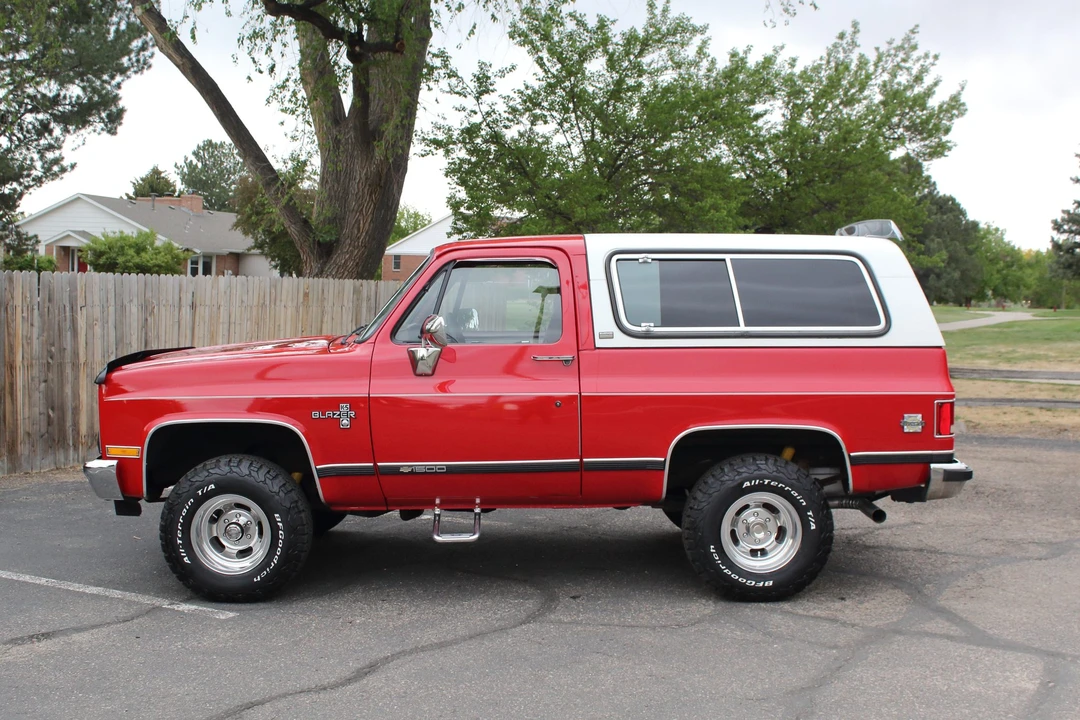 1991 Chevrolet K5 Blazer 2nd Gen - Image 4 of 31