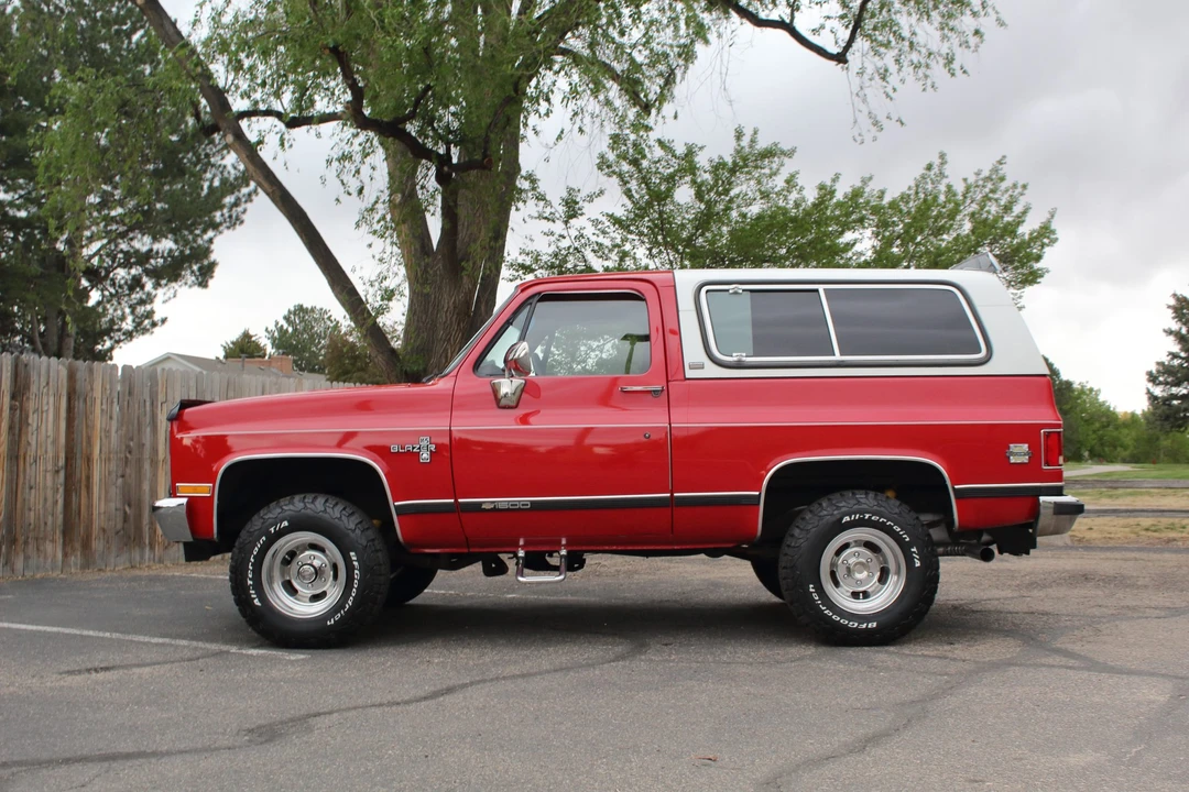 1991 Chevrolet K5 Blazer 2nd Gen - Image 5 of 31