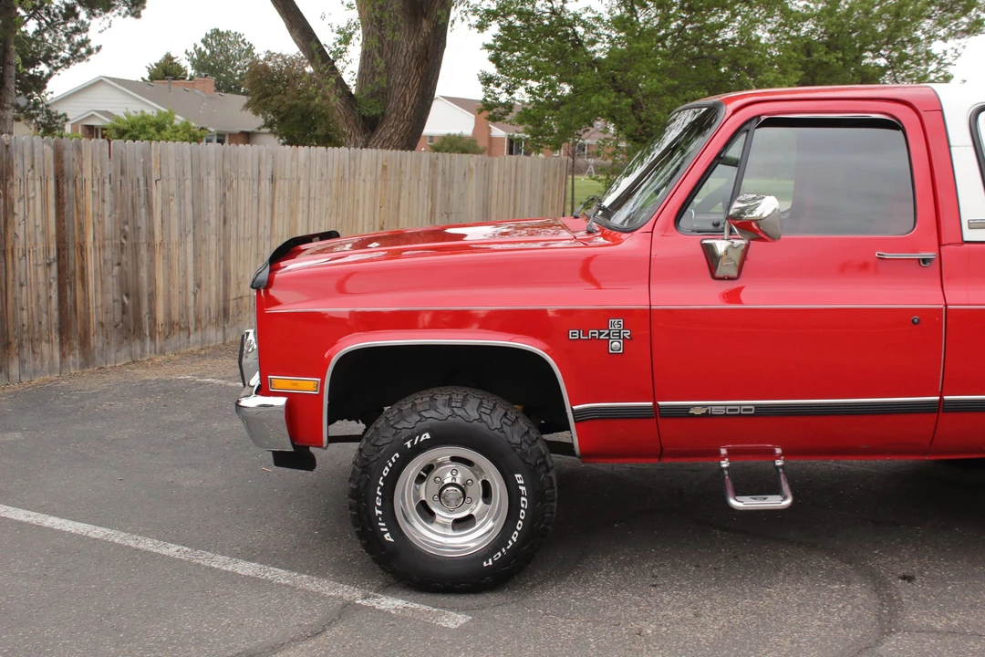1991 Chevrolet K5 Blazer 2nd Gen - Image 18 of 31