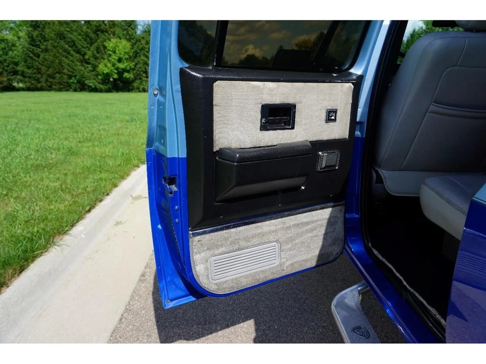 1991 Chevrolet Suburban 7th Gen - Image 30 of 31