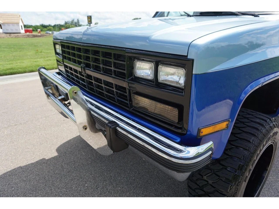 1991 Chevrolet Suburban 7th Gen - Image 23 of 31